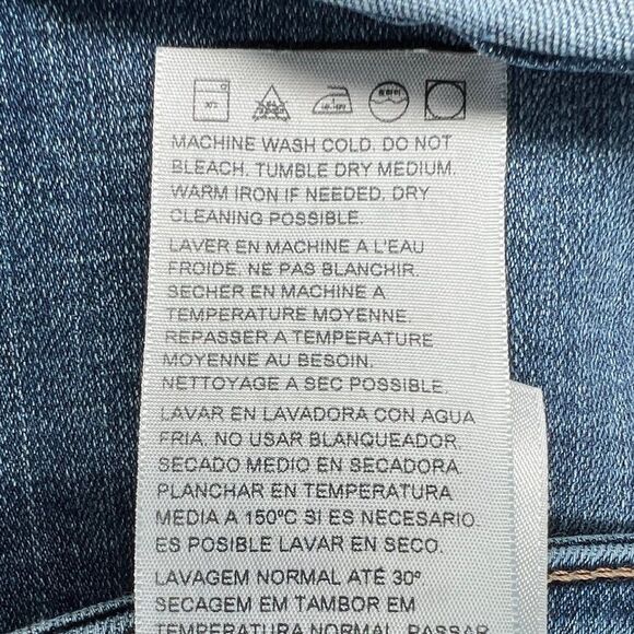 Levi's Women's Classic Roll Up Jean Shorts - Picture 11 of 12